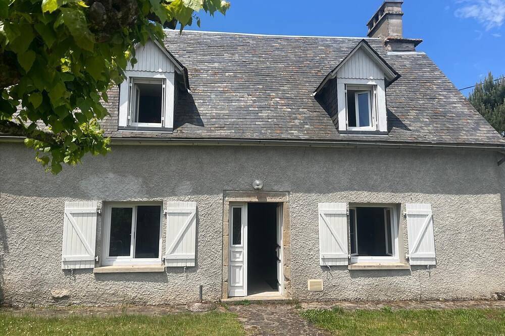 Jolie ferme restaurée typique du Cantal dans un environnement préservée et calme in Lanobre, Parc naturel régional des Volcans d'Auvergne