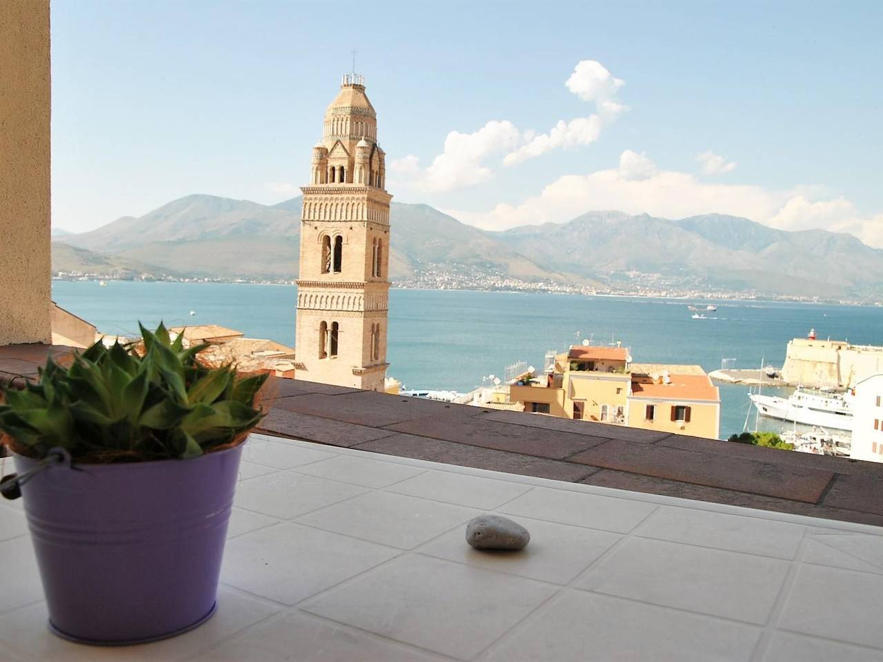 Entire apartment, Domhaus mit Blick auf den Golf von Gaeta in Gaeta, Latina Province
