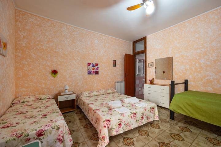 Room for 4 people in Europe