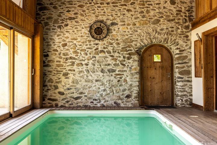 Cijeli apartman, Apartment "Ferme de Faustine 1 - Pool" with Mountain Views, Shared Pool, and Wi-Fi in Saint-Gervais-les-Bains, Massif du Mont-Blanc