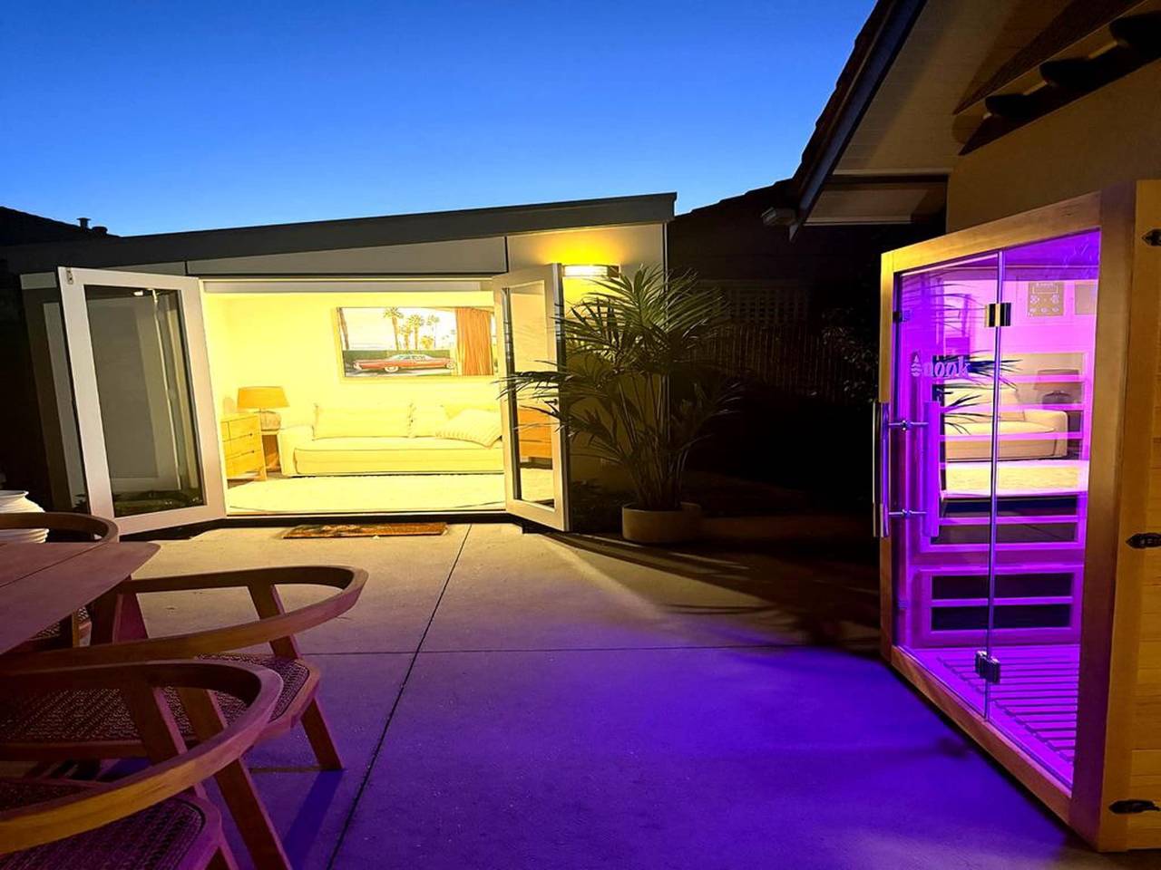 Entire apartment, Wellness Escape: 1-Bed Home + Studio & Sauna in Melbourne, Victoria