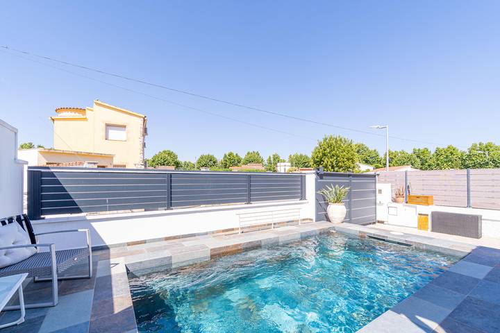 Finca für 6 Personen, mit Ausblick und Terrasse in Empuriabrava - 4