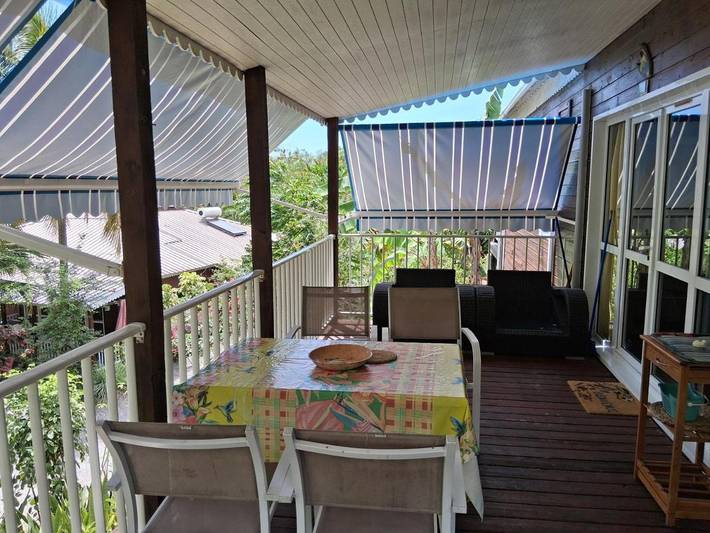 Location de vacances pour 5 personnes, avec jardin ainsi que vue et terrasse dans Plage de Petite Anse - 2