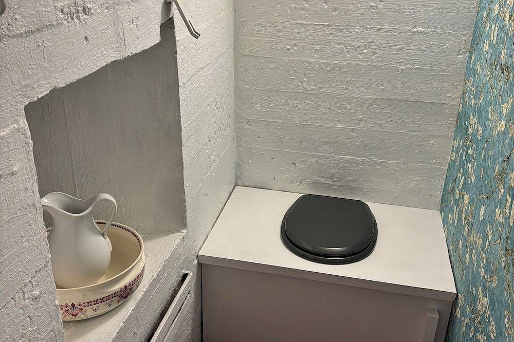 Tiny house in a bunker in the middle of the woods! Ideal for a couple's break in Rixensart, Wallonisch-Brabant