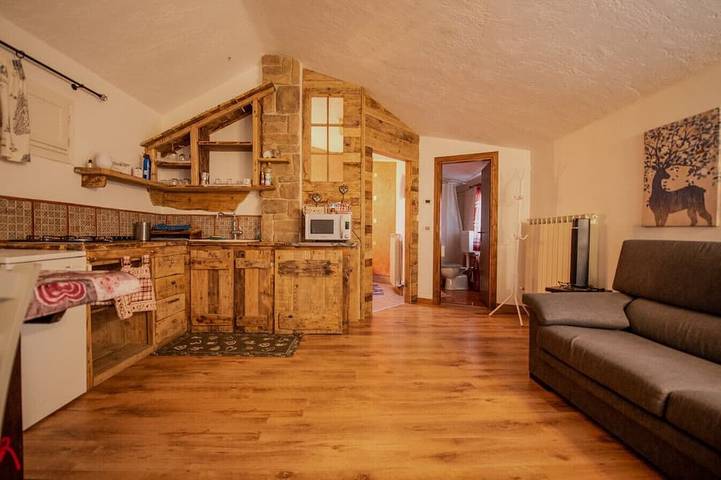 Gîte pour 2 personnes, avec jardin dans Serina