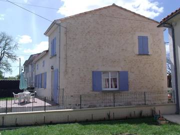 Gîte pour 3 personnes, avec vue et jardin, adapté aux familles dans Clam