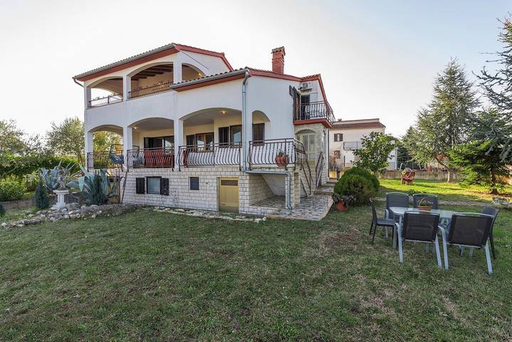 Ferienwohnung für 6 Personen, mit Balkon/Terrasse in Musalez