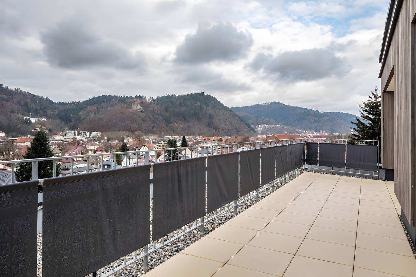Ganze Wohnung, Ferienwohnung 'Felsenkeller 16' mit toller Aussicht ins Tal, privater Terrasse und Wi-Fi in Waldkirch, Südschwarzwald