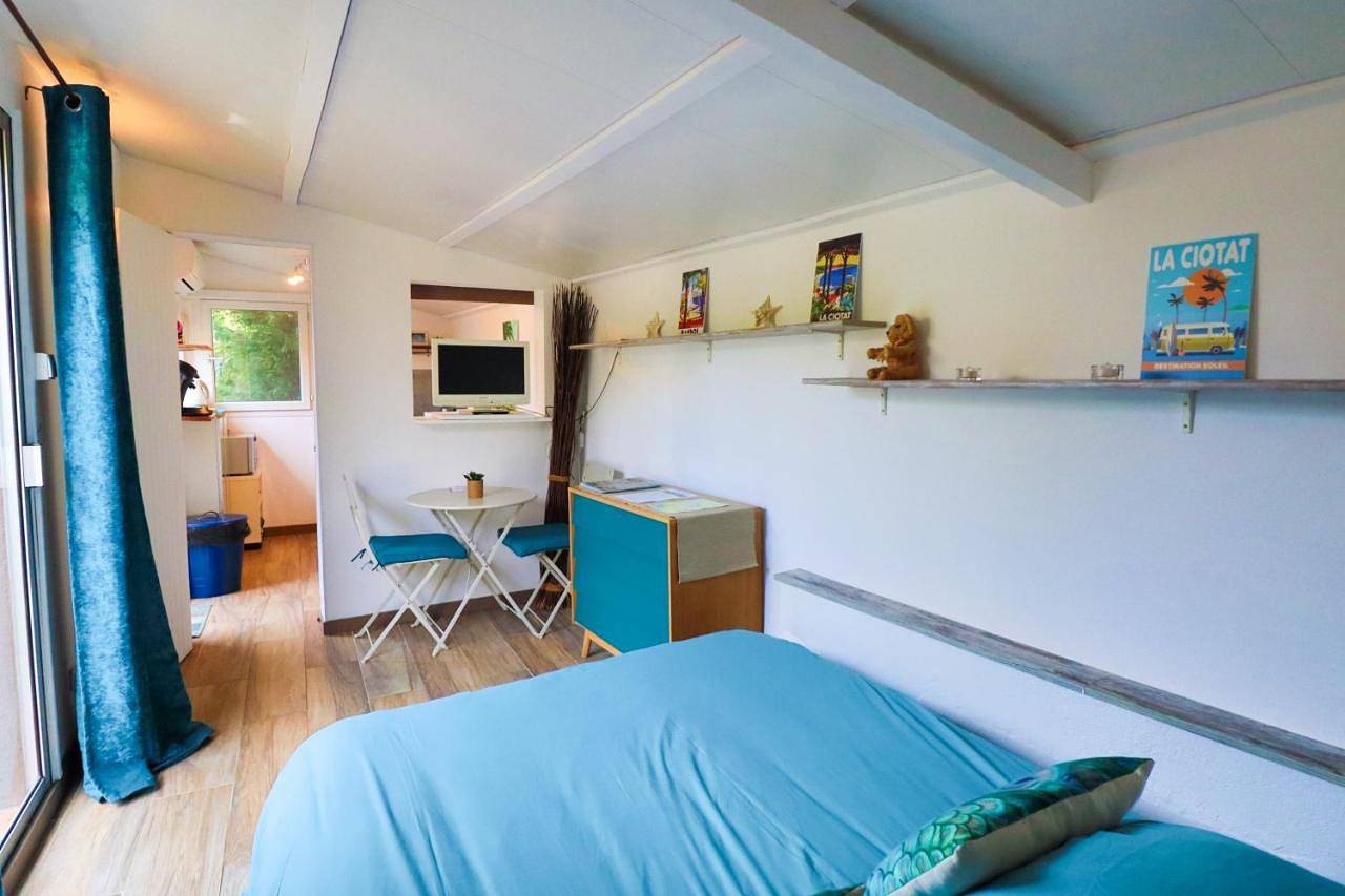 Double Room with Terrace in Gémenos, Côte méditerranéenne (France)