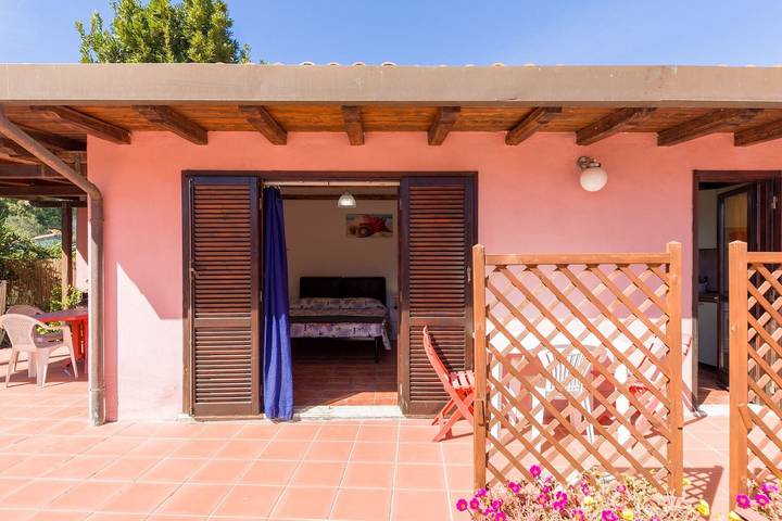 Appartamento intero, Appartamento di charme "Bilocale in Villa Elba" vicino alla spiaggia con terrazza e giardino in Marina di Campo, Campo nell'Elba