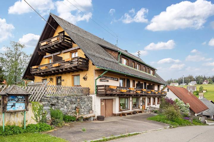Ganze Wohnung, Ferienwohnung 3 mit gemeinsamer Terrasse, gemeinsamem Garten und Wlan in Ebnet (Bonndorf), Bonndorf im Schwarzwald