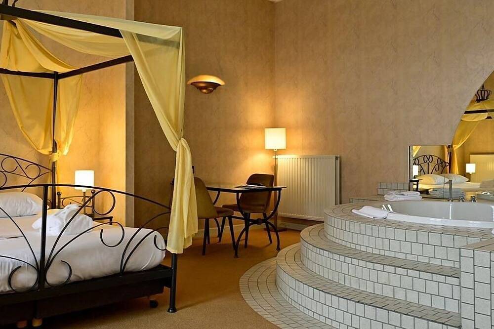 Historical Room Ideal for Cultural Explorers Near Fries Museum in Leeuwarden, Nederlandse Noordzeekust