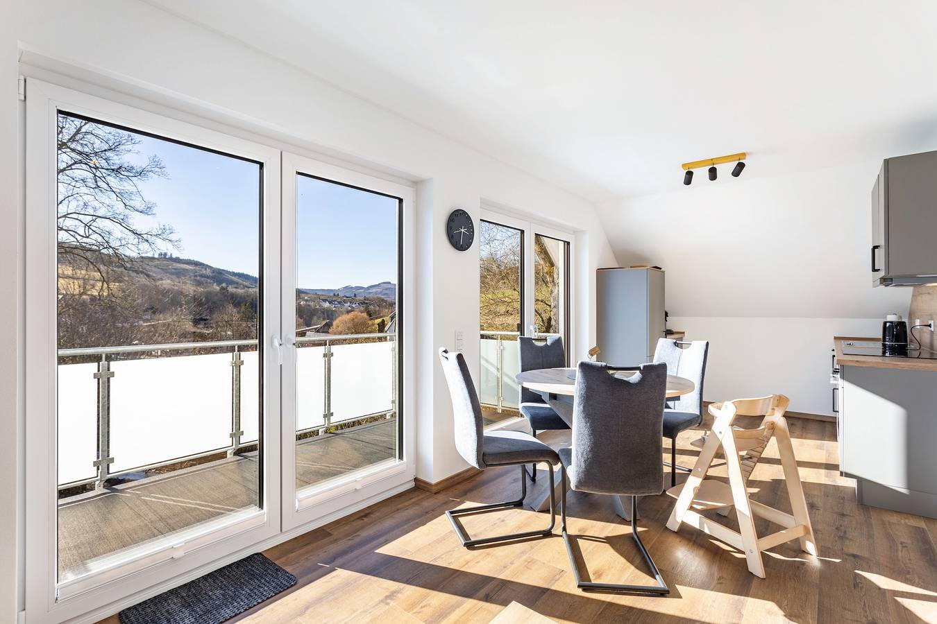 Entire apartment, Apartment 'Waldhaus' with Mountain View, Balcony and Wi-Fi in Schmallenberg, Hochsauerlandkreis