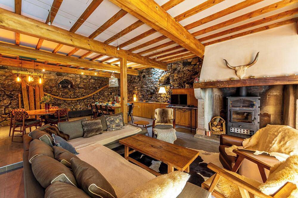 Villa pour 12 Personnes dans Aste-Béon, Pyrénées