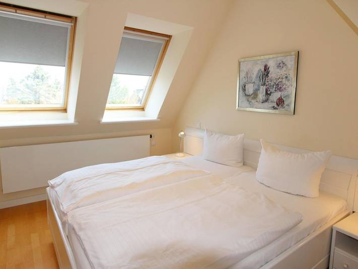 Ganze Wohnung, Geschmackvoll eingerichtetes Ferienappartement mit drei Zimmern auf zwei Etagen in Nordfriesische Inseln (Schleswig-Holstein) (Schleswig-Holstein), Wenningstedt