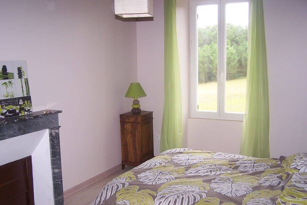 Belle maison de campagne du Xix en pierre sur 20 ha- Proche Bonaguil in Saint-Front-sur-Lémance, Région de Villeneuve-sur-Lot