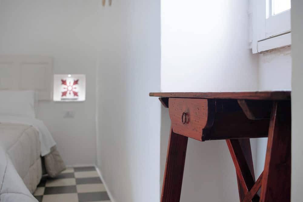 Appartamento intero, Appartamento 'Rosone' con balcone, Wi-Fi e aria condizionata in Fasano, Salento