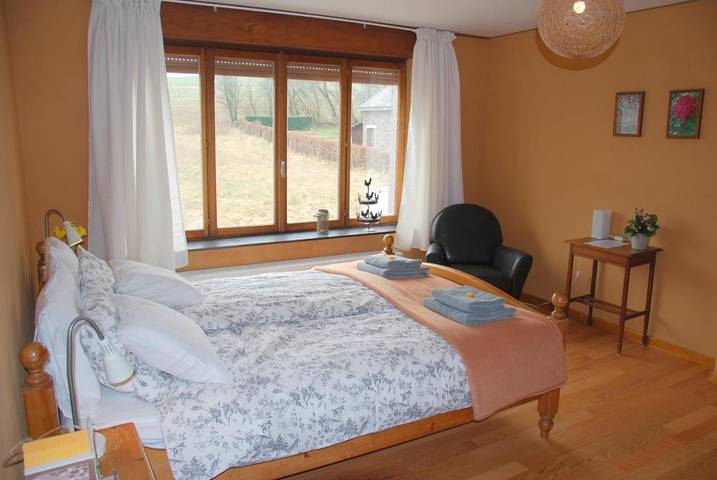Location de vacances pour 4 personnes, avec vue et jardin à Paliseul - 3