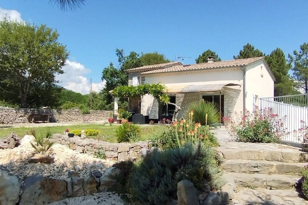 Südliche Ardèche Mazet mit privatem Pool, großer flacher Garten in Les Vans, Parc naturel régional des Monts d'Ardèche