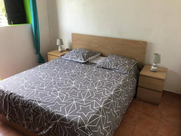 Appartement de vacances pour 2 personnes, avec vue ainsi que jardin et piscine