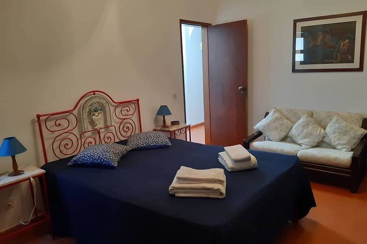 House in a quiet area overlooking the sea, private pool and beautiful Garden in Albufeira e Olhos de Água, Faro Distrikt