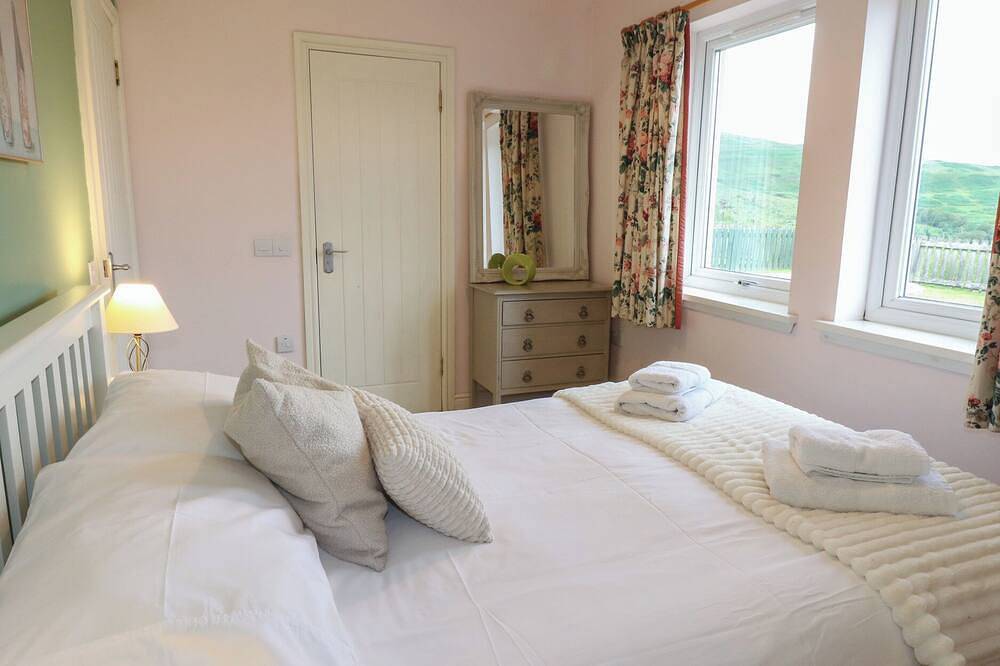 Driftwood Cottage, pet friendly in Craignure, Isle Of Mull in Argyll & Bute