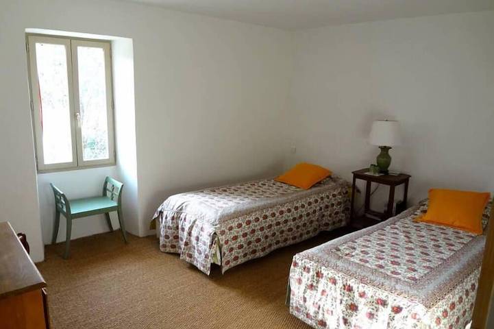 Location de vacances pour 14 personnes, avec terrasse et jardin à Brantes - 4