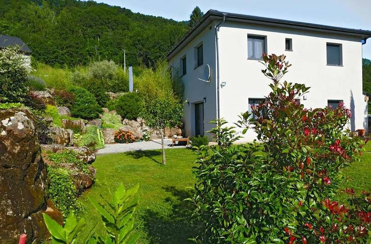 Location de vacances pour 4 personnes, avec terrasse ainsi que jardin et vue, animaux acceptés à Saint-Beauzély - 3