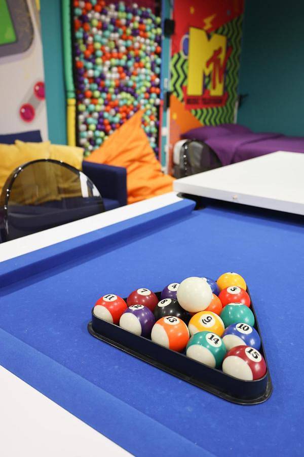 Appartement entier, Capsule 90's - Balnéo - Sauna - Flipper - Billard - Netflix - Nintendo Switch & Jeux - in Mons (Hennegau), Hainaut