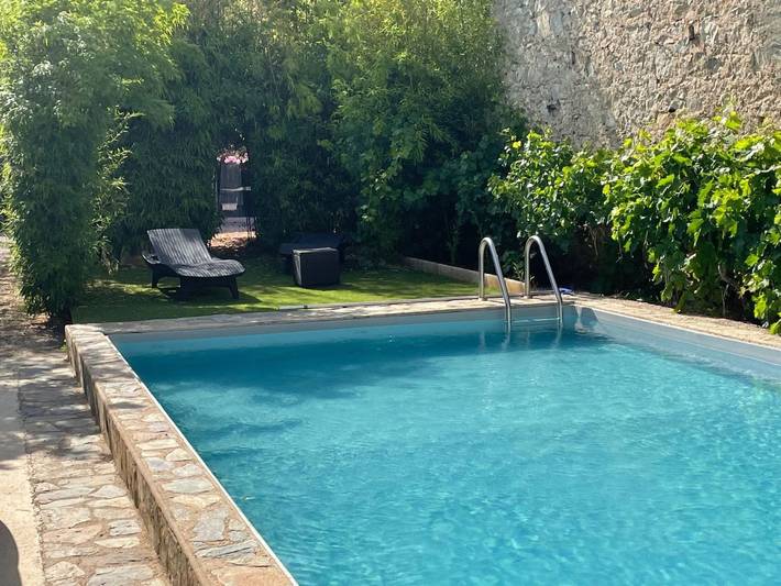 Location de vacances pour 8 personnes, avec piscine ainsi que terrasse et jardin à Olonzac