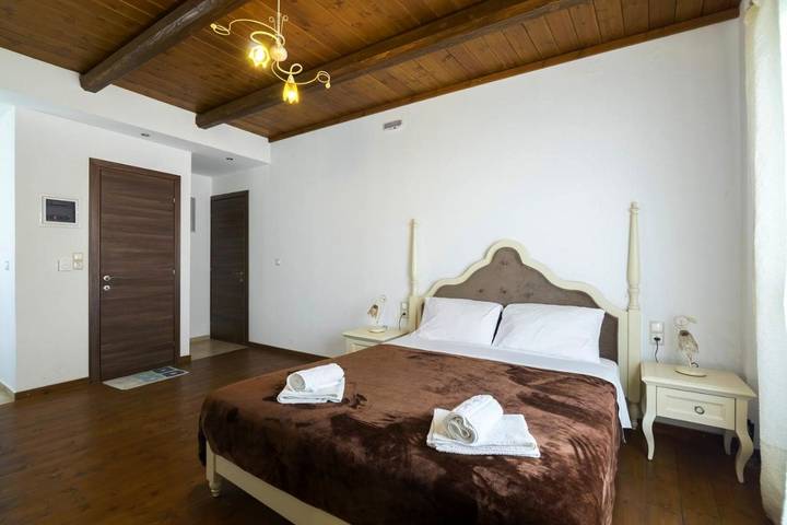 Gîte pour 2 personnes, avec vue et balcon ó Zarós