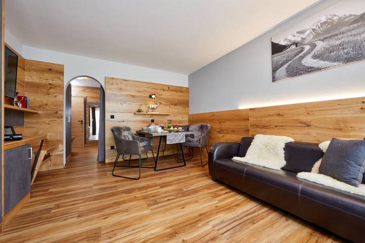 Ferienwohnung für 5 Personen, mit Sauna und Ausblick sowie Terrasse und Garten, mit Haustier in Grainau