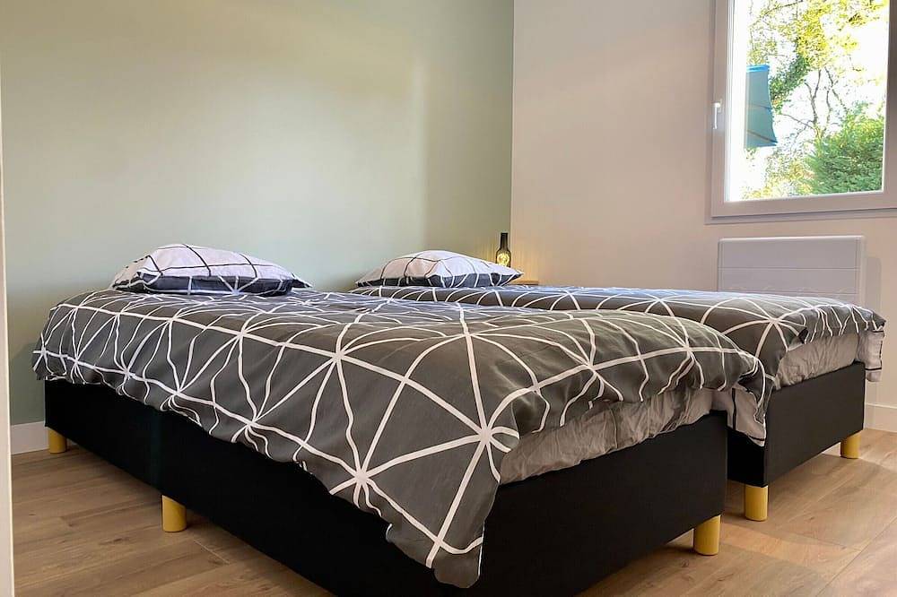 Cozy Cottage in Vineyards near Hellfest, Clisson - Private Garden & Parking, Bikes Included in Clisson, Nantes region