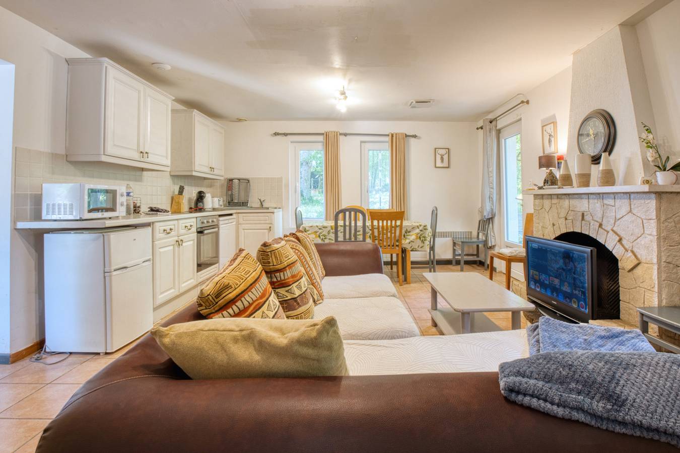 Appartement entier, Appartement "Stag" avec piscine partagée, Wi-Fi et climatisation in Bergerac, Périgord Pourpre