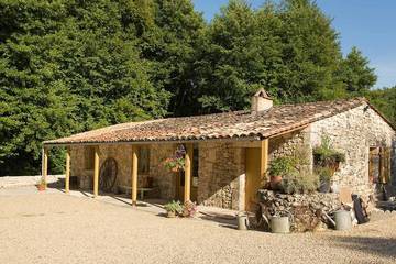 Gîte pour 2 personnes, avec terrasse à Saint-Martin-des-Combes