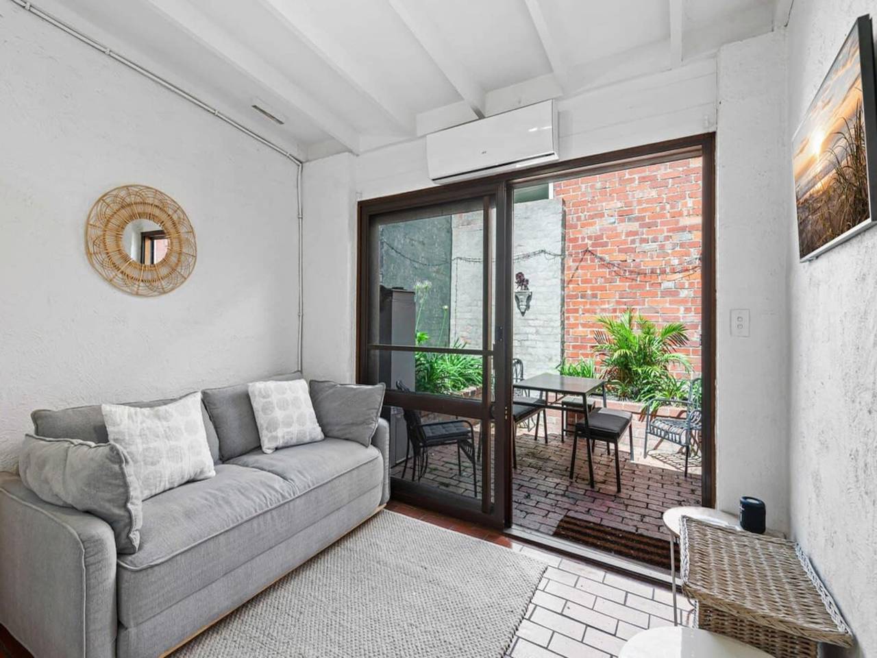Entire apartment, Charming 2-Bed Town House Near Market in South Melbourne, Melbourne