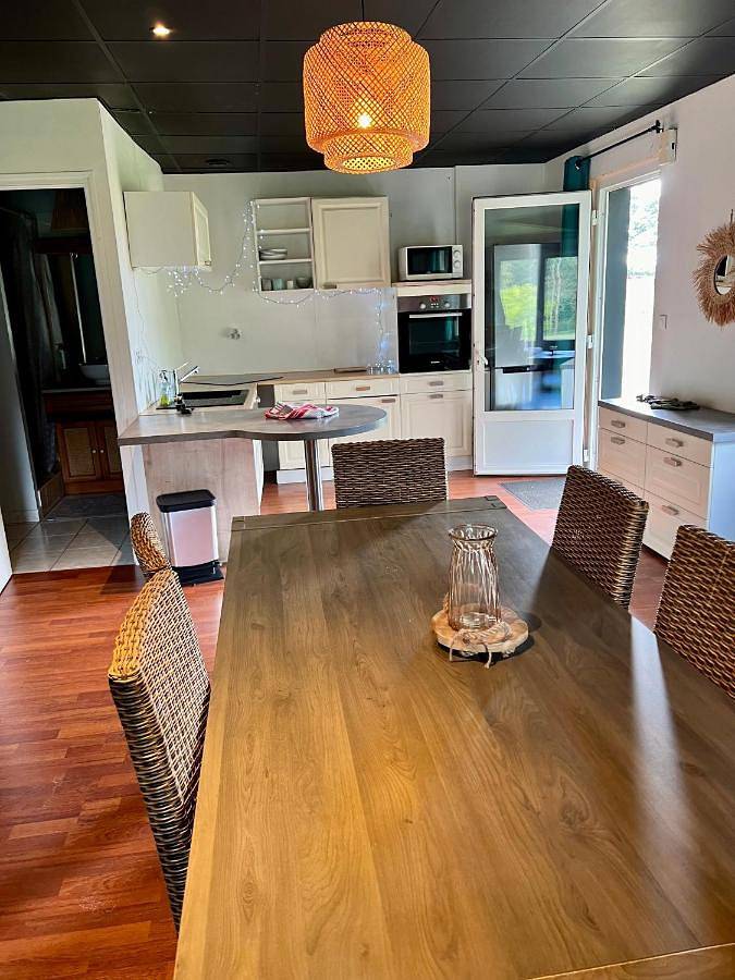 Location de vacances pour 8 personnes, avec jardin à Écuillé