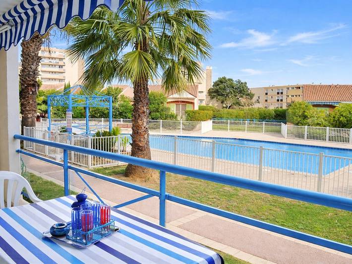 Gîte pour 4 personnes, avec piscine dans Golf Grand Jardin