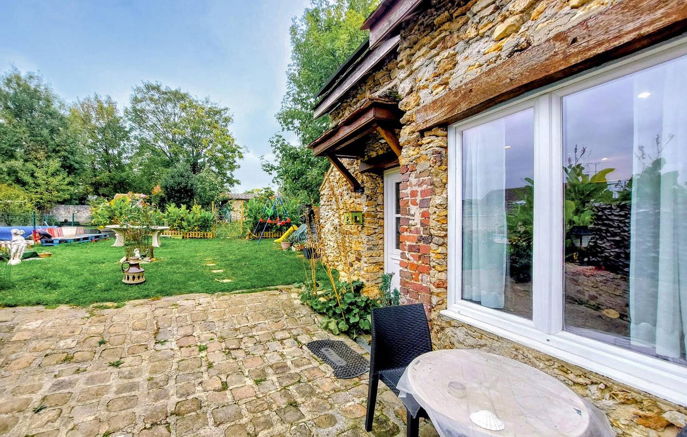 Riverside Retreat con WiFi, aparcamiento, jardín y piscina in Boissy-le-Châtel, Sena y Marne