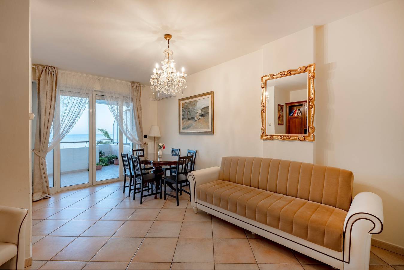 Ganze Wohnung, Apartment 'Rosato 14 – Balkon mit Meerblick' mit Meerblick, Wlan und Klimaanlage in Bari, Bari Provinz