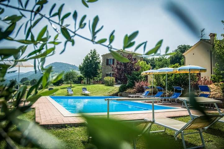 Ferienhaus für 12 Personen, mit Terrasse und Garten in Arcevia