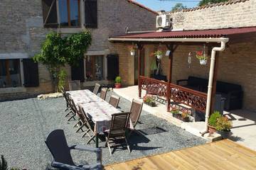 Gîte pour 12 personnes, avec terrasse et jardin à Oulmes
