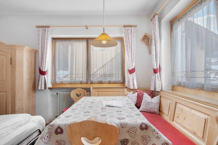 Apartamento entero, Apartamento 'Bula' con vistas a la montaña y Wi-Fi in Ortisei, Dolomiti Superski