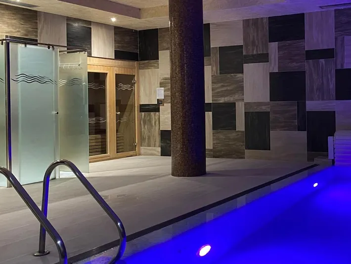 Apartamento de vacaciones para 6 personas, con vistas además de sauna y piscina - 1