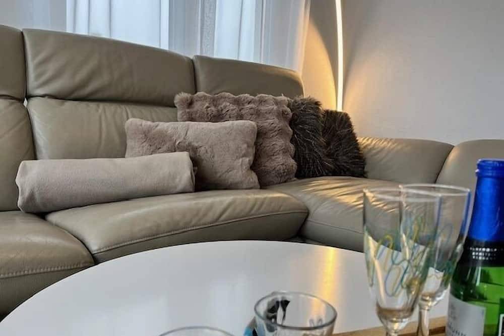 Ganze Wohnung, Modern eingerichtete Ferienwohnung mit Balkon in Muhr am See, Fränkisches Seenland