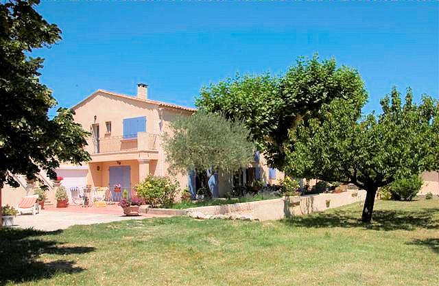 Gîte pour 14 personnes, avec piscine ainsi que jardin et terrasse