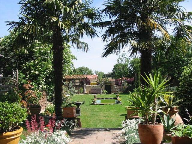Chambre d’hôte pour 2 personnes, avec jardin dans le Gers - 3