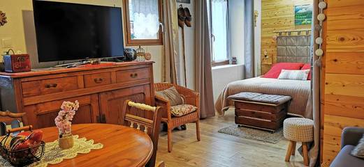 Gîte pour 6 personnes, avec jardin et vue, animaux acceptés à Grignon