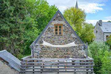Gîte pour 2 personnes, avec jardin et terrasse à Murol