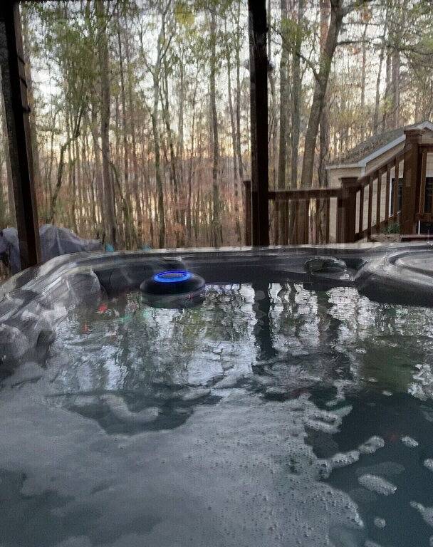 Vacation rental for 10 people, with yard and hot tub in Lake Lanier